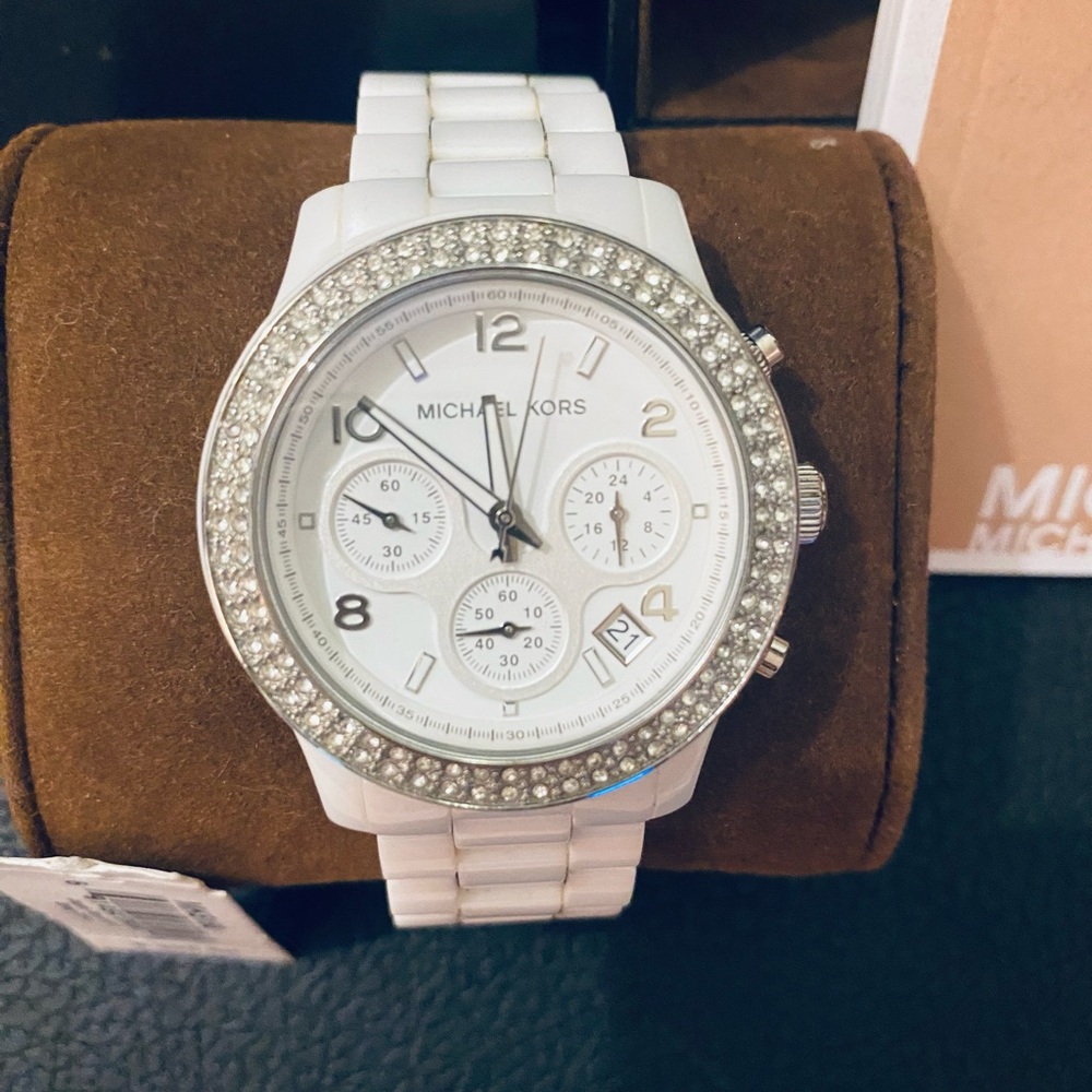 Michael Knors White Ceramic, Glitz Chrono watch. EUC worn 1 time
